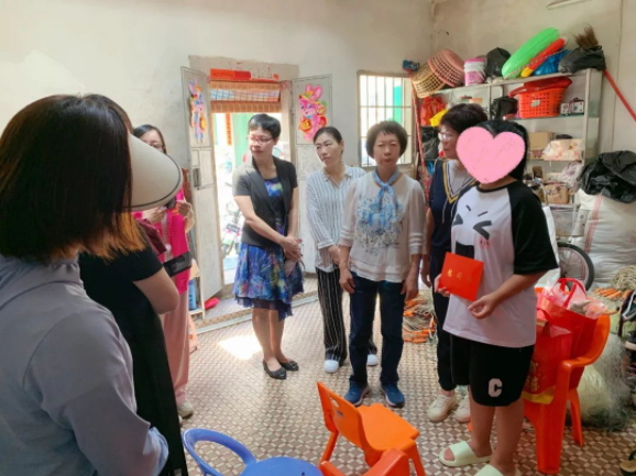 省潮人海外聯(lián)誼會婦委會蒞汕開展“愛在行動 扶志助飛”關愛困境兒童助學公益活動