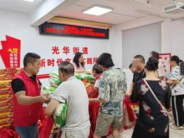 善舉暖心！汕頭龍湖關愛義工節前慰問步履忙